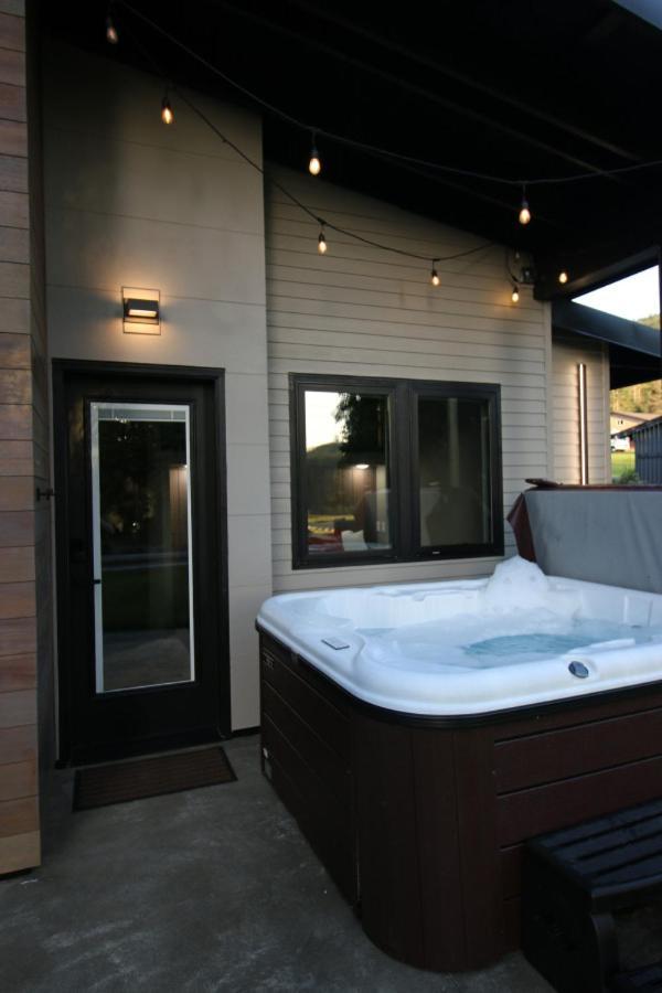Luxe Lake Cabin Hot Tub Grill Firepit Ev Charger Onalaska Ngoại thất bức ảnh
