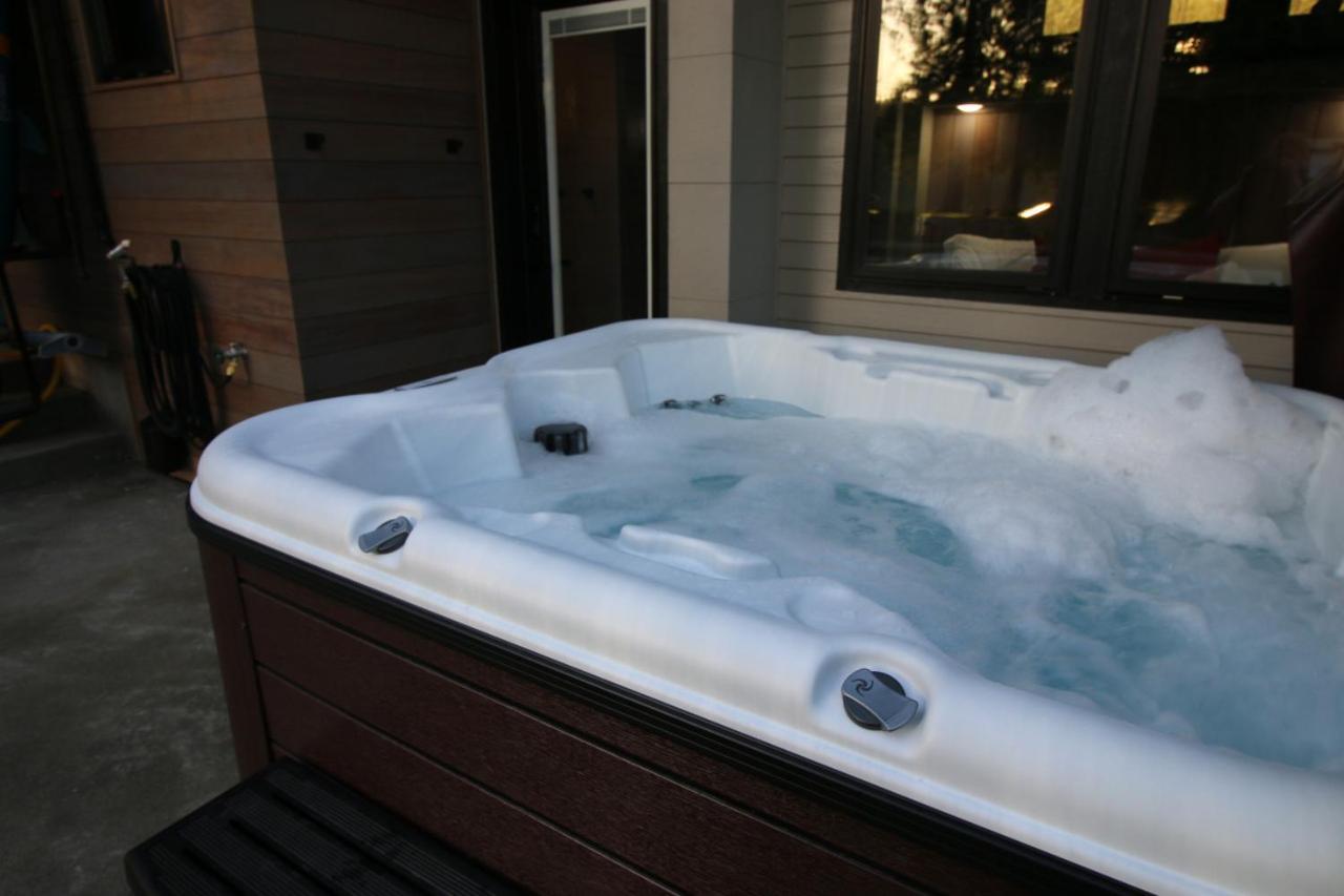 Luxe Lake Cabin Hot Tub Grill Firepit Ev Charger Onalaska Ngoại thất bức ảnh
